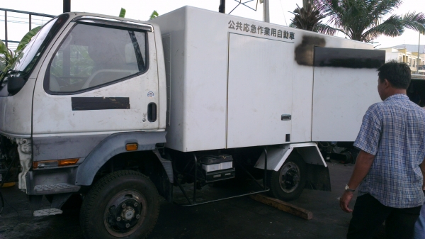 รถบรรทุกพร้อมเครื่องปั่นไฟในตัว 80 kva สภาพเกือบ100\%  ใช้มา 400hrs