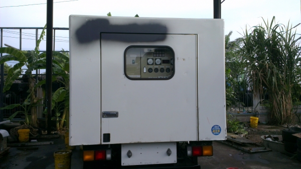 รถบรรทุกพร้อมเครื่องปั่นไฟในตัว 80 kva สภาพเกือบ100\%  ใช้มา 400hrs