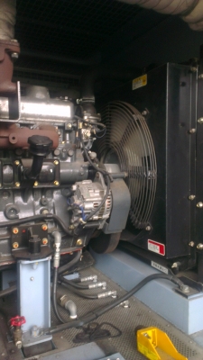 รถบรรทุกพร้อมเครื่องปั่นไฟในตัว 80 kva สภาพเกือบ100\%  ใช้มา 400hrs