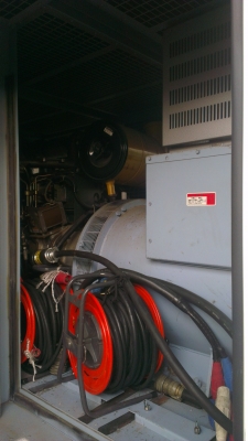 รถบรรทุกพร้อมเครื่องปั่นไฟในตัว 80 kva สภาพเกือบ100\%  ใช้มา 400hrs