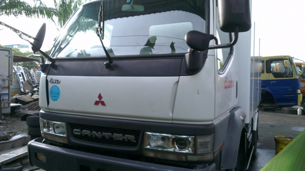 รถบรรทุกพร้อมเครื่องปั่นไฟในตัว 80 kva สภาพเกือบ100\%  ใช้มา 400hrs