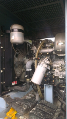 รถบรรทุกพร้อมเครื่องปั่นไฟในตัว 80 kva สภาพเกือบ100\%  ใช้มา 400hrs