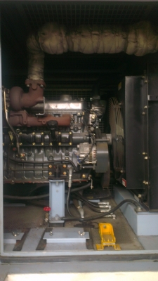 รถบรรทุกพร้อมเครื่องปั่นไฟในตัว 80 kva สภาพเกือบ100\%  ใช้มา 400hrs