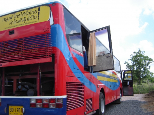 ขายรถบัสรับส่่งพนักงานยี่ห้อBENZจำนวน 47 ที่นั่งต่อรองได้นะ ยาว 12 เมตร ราคา 580000 บาท ใช้งานทุกวัน โทร. 0892406621