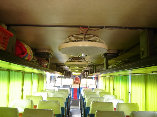 ขายรถบัสรับส่่งพนักงานยี่ห้อBENZจำนวน 47 ที่นั่งต่อรองได้นะ ยาว 12 เมตร ราคา 580000 บาท ใช้งานทุกวัน โทร. 0892406621