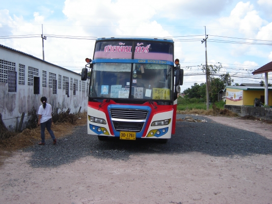 ขายรถบัสรับส่่งพนักงานยี่ห้อBENZจำนวน 47 ที่นั่งต่อรองได้นะ ยาว 12 เมตร ราคา 580000 บาท ใช้งานทุกวัน โทร. 0892406621