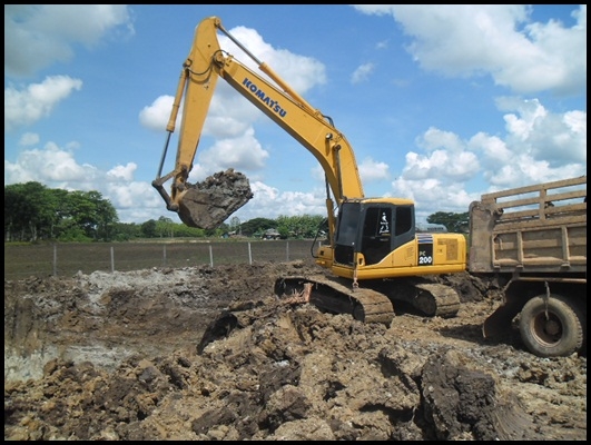 แมคโคร PC 200 รุ่น 7