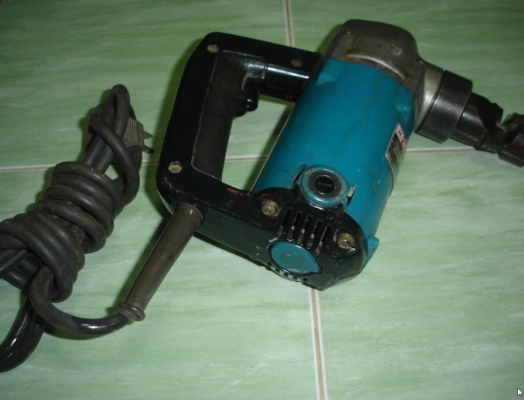 ขายเครื่องฉลุแผ่นโลหะด้วยไฟฟ้า ยี่ห้อ makita รุ่น JN3200 ขนาด 3.2 mm