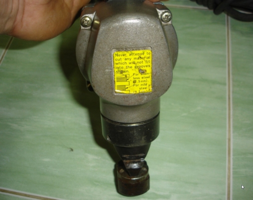 ขายเครื่องฉลุแผ่นโลหะด้วยไฟฟ้า ยี่ห้อ makita รุ่น JN3200 ขนาด 3.2 mm