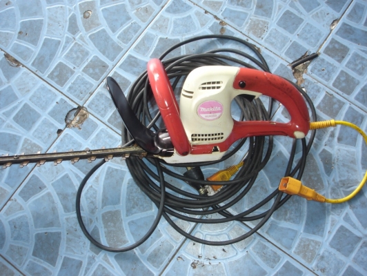 ขายเครื่องตัดแต่งพุ่มไม้ makita muh 353