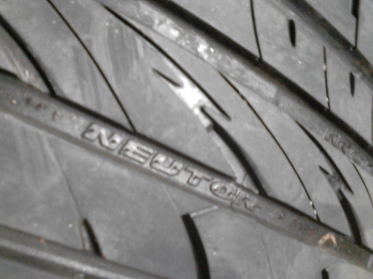215/50R17 NEUTON  ปี2012  มี 2 เส้น TEL.081-427-3941