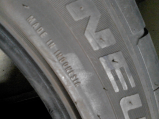 215/50R17 NEUTON  ปี2012  มี 2 เส้น TEL.081-427-3941
