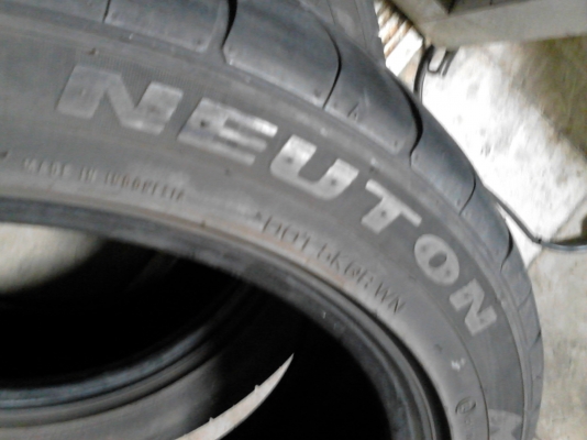 215/50R17 NEUTON  ปี2012  มี 2 เส้น TEL.081-427-3941