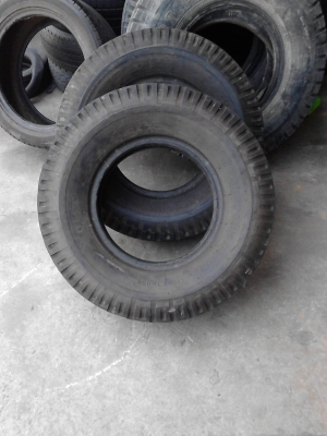 7.50-15  ยาง 6 ล้อขนาดกลาง พร้อมยางรอง  มี 2 เส้น  TEL.081-427-3941