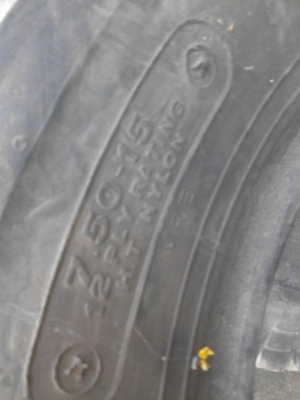 7.50-15  ยาง 6 ล้อขนาดกลาง พร้อมยางรอง  มี 2 เส้น  TEL.081-427-3941