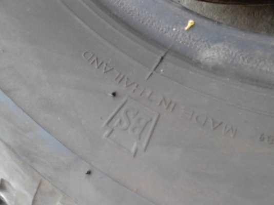 7.50-15  ยาง 6 ล้อขนาดกลาง พร้อมยางรอง  มี 2 เส้น  TEL.081-427-3941