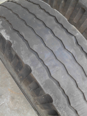 7.50-15  ยาง 6 ล้อขนาดกลาง พร้อมยางรอง  มี 2 เส้น  TEL.081-427-3941