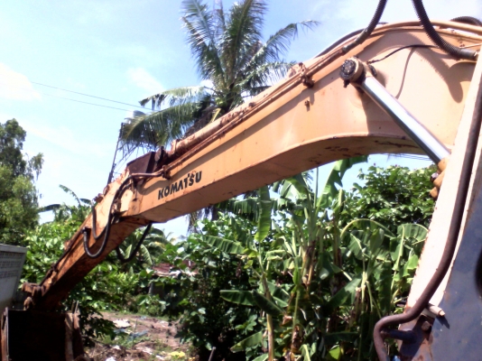 ขาย!! KOMATSU PC200-2  /  470.000. ต่อรองได้