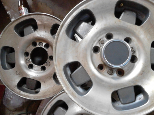 ขายแม๊ก ขอบ 16  ขนาด 6 รู  จำนวน  4  วง ( แม๊ก 16 ยาง \%หาง่าย)  ติดต่อโทร. 081-427-3941