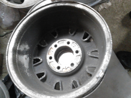 ขายแม๊ก ขอบ 16  ขนาด 6 รู  จำนวน  4  วง ( แม๊ก 16 ยาง \%หาง่าย)  ติดต่อโทร. 081-427-3941