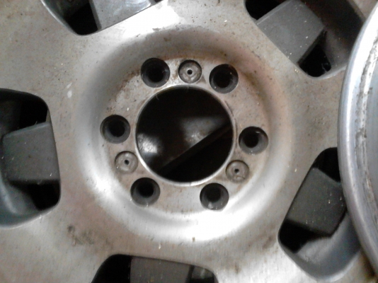 ขายแม๊ก ขอบ 16  ขนาด 6 รู  จำนวน  4  วง ( แม๊ก 16 ยาง \%หาง่าย)  ติดต่อโทร. 081-427-3941