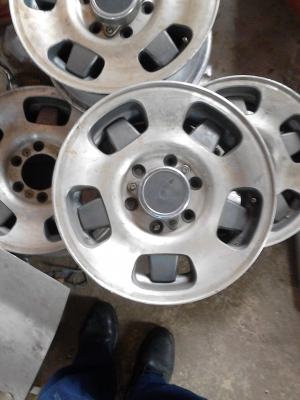 ขายแม๊ก ขอบ 16  ขนาด 6 รู  จำนวน  4  วง ( แม๊ก 16 ยาง \%หาง่าย)  ติดต่อโทร. 081-427-3941