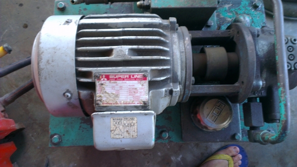 Sell> ขายชุดปั้มไฮดรอลิค มอเตอร์ 2 แรง 3 เฟส 380V. ปั้ม Nachi Japan วาวล์ Nachi Japan ด้วยครับ พร้อมใช้งาน สวยกริ๊บๆ