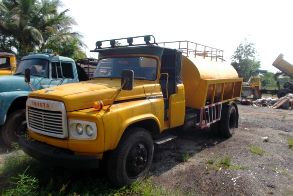 ขายด่วนรถ6ล้อTOYOTAบรรทุกนํ้าเครือง130แรงม้า6000ลิตร