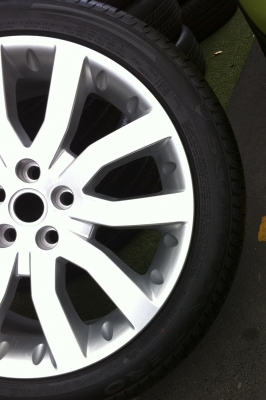 แม็กพร้อมยางสวยๆ สำหรับ Rang Rover