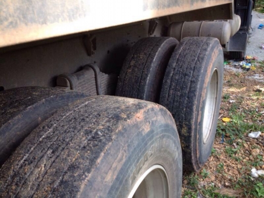 รถอีซูซุ 10 ล้อดั้ม 360 แรงม้า. ปี 56  ( รถวิ่ง 8x,xxx กม. )  ( ขายแม่ , ลูก )  สนใจติดต่อ  081 - 6079515