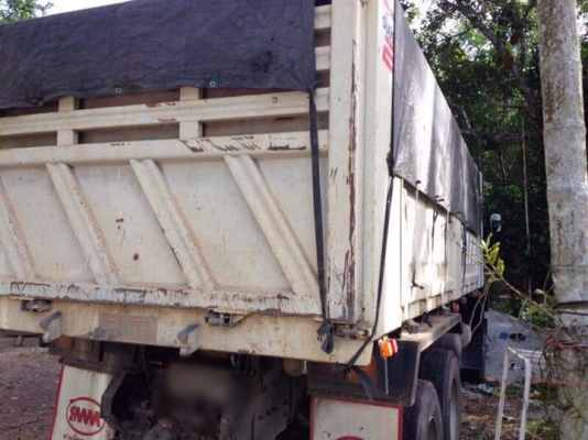 รถอีซูซุ 10 ล้อดั้ม 360 แรงม้า. ปี 56  ( รถวิ่ง 8x,xxx กม. )  ( ขายแม่ , ลูก )  สนใจติดต่อ  081 - 6079515