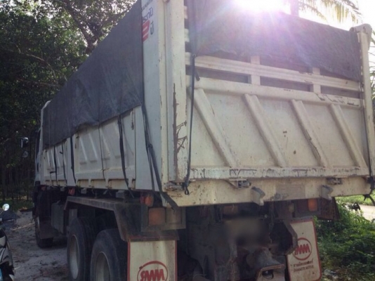 รถอีซูซุ 10 ล้อดั้ม 360 แรงม้า. ปี 56  ( รถวิ่ง 8x,xxx กม. )  ( ขายแม่ , ลูก )  สนใจติดต่อ  081 - 6079515