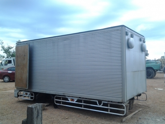 ISUZU NPR ตู้แห้งย 3บาน ยาว 5เมตร ถอดลงจาก120ครับ สภาพสวย พร้อมใช้