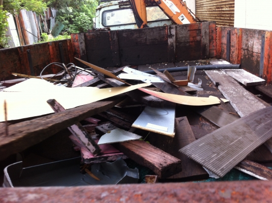 ขาย 6 ล้อ หน้ายาว ติดเฮี๊ยบ 3 พับ 2.9 ตัน NISSAN UC เครื่องดี รถใช้งานได้ ราคาย้อมๆ สนใจโทรด่วน