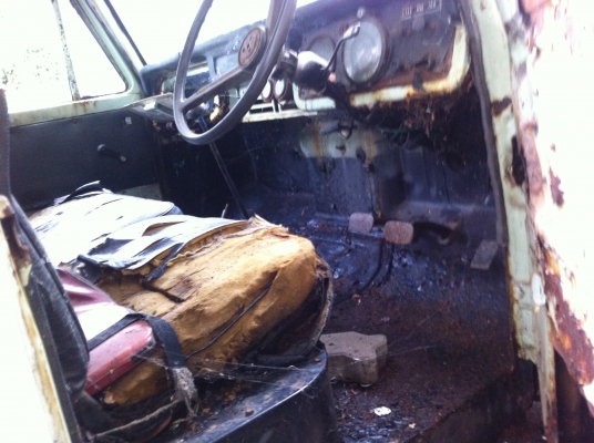 ขาย 6 ล้อ หน้ายาว ติดเฮี๊ยบ 3 พับ 2.9 ตัน NISSAN UC เครื่องดี รถใช้งานได้ ราคาย้อมๆ สนใจโทรด่วน