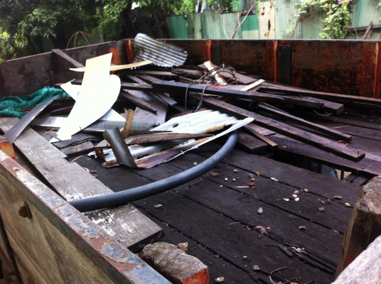 ขาย 6 ล้อ หน้ายาว ติดเฮี๊ยบ 3 พับ 2.9 ตัน NISSAN UC เครื่องดี รถใช้งานได้ ราคาย้อมๆ สนใจโทรด่วน