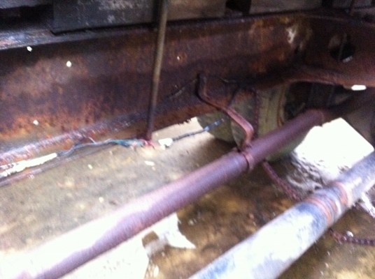 ขาย 6 ล้อ หน้ายาว ติดเฮี๊ยบ 3 พับ 2.9 ตัน NISSAN UC เครื่องดี รถใช้งานได้ ราคาย้อมๆ สนใจโทรด่วน