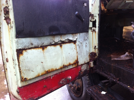 ขาย 6 ล้อ หน้ายาว ติดเฮี๊ยบ 3 พับ 2.9 ตัน NISSAN UC เครื่องดี รถใช้งานได้ ราคาย้อมๆ สนใจโทรด่วน