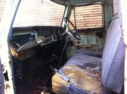 ขาย 6 ล้อ หน้ายาว ติดเฮี๊ยบ 3 พับ 2.9 ตัน NISSAN UC เครื่องดี รถใช้งานได้ ราคาย้อมๆ สนใจโทรด่วน