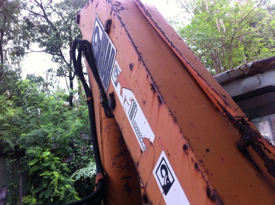 ขาย 6 ล้อ หน้ายาว ติดเฮี๊ยบ 3 พับ 2.9 ตัน NISSAN UC เครื่องดี รถใช้งานได้ ราคาย้อมๆ สนใจโทรด่วน