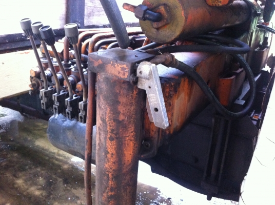 ขาย 6 ล้อ หน้ายาว ติดเฮี๊ยบ 3 พับ 2.9 ตัน NISSAN UC เครื่องดี รถใช้งานได้ ราคาย้อมๆ สนใจโทรด่วน