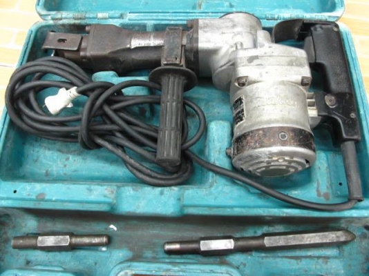 เครื่องสกัดคอนกรีตไฟฟ้า (แย็ก) Makita HM1201