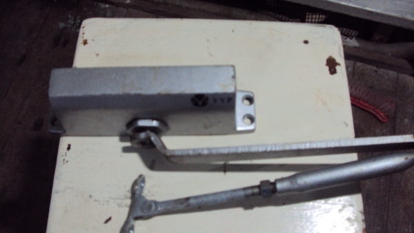 ขายโช้คประตูสภาพดีราคาถูก