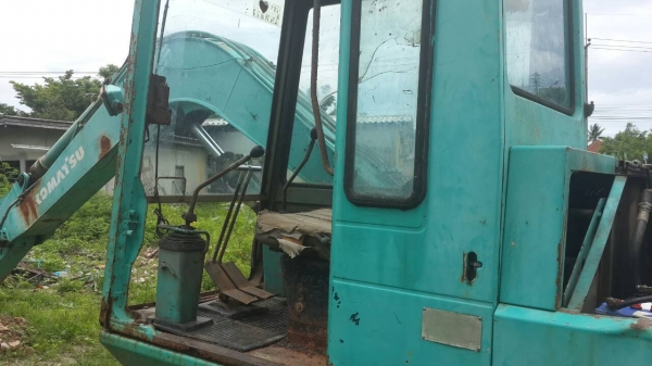 ขายโคมัสซุ PC60-5 พร้อมใช้งาน ราคา  350,000 บาท  เป็นรถเก่านอกใช้มา 5 ปี  ขายตามสภาพเครื่องเดิมปั้มเดิม ตัวเดินเพิ่งเปลี่ยนใหม่ ปั้มซ่อมเรียบร้อยแล้วครับ เร็วแรง มาทดลองได้ครับ ประตูและฝาครอบเครื่องอยู่ครบครับ