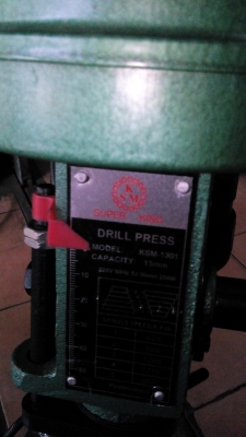 สว่านแท่น SUPER KING ให้พร้อมปากกาจับชิ้นงาน สูง 60 cm.มอเตอร์ 1/3 แรงม้า จับดอกสว่านได้ถึง 13 มม. ปรับสปีดได้ 5 ระดับ