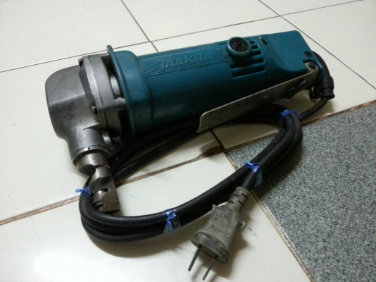 ขายเครื่องตัดแผ่นโลหะ1.6mm(1/16")300W ยี่ห้อMAKITAรุ่นJN1600(made in japan) ขายเครื่องตัดแผ่นโลหะ1.6mm(1/16")300W ยี่ห้อMAKITAรุ่นJN1600(made in japan)