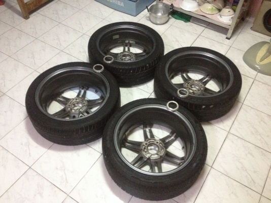 ขายแม็ก ขอบ17กว้าง7 พร้อมยางmatrac fx marshal 205 45 17 ปี2011 จำนวน1ชุด พร้องใช้งาน ราคา11000บาท โทร0924462525โส กทม