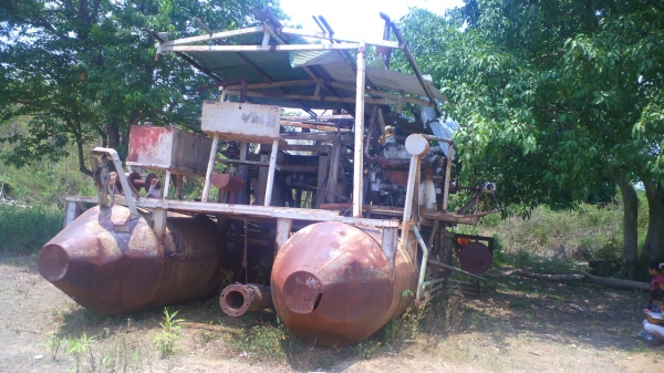 เรือดูดทราย เครื่องฮีโน่ อีเอฟ วีแปด สามร้อยแปดสิบแรงม้า ท่อดูด ๑๐ นิ้ว มีหัวกัด ดูดได้แรง ลดราคาพิเศษเหลือ 520,000 บาท.