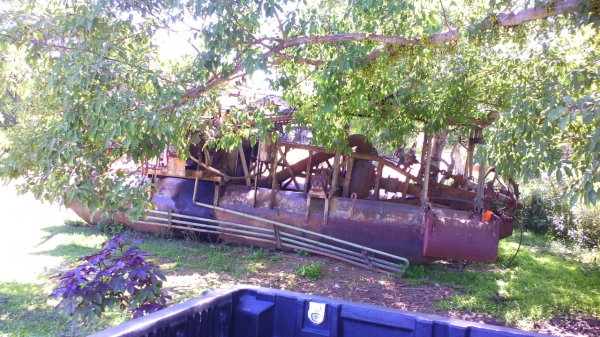 เรือดูดทราย เครื่องฮีโน่ อีเอฟ วีแปด สามร้อยแปดสิบแรงม้า ท่อดูด ๑๐ นิ้ว มีหัวกัด ดูดได้แรง ลดราคาพิเศษเหลือ 520,000 บาท.