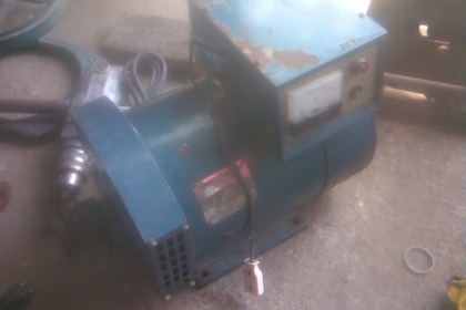 ไดปั่นไฟ 3 กิโลวัตต์สภาพสวยๆครับตัวนี้ไฟแรงครับ  ขนาด  3 โลครับพร้อมใช้ครับราคานี้คุ้มมากครับ